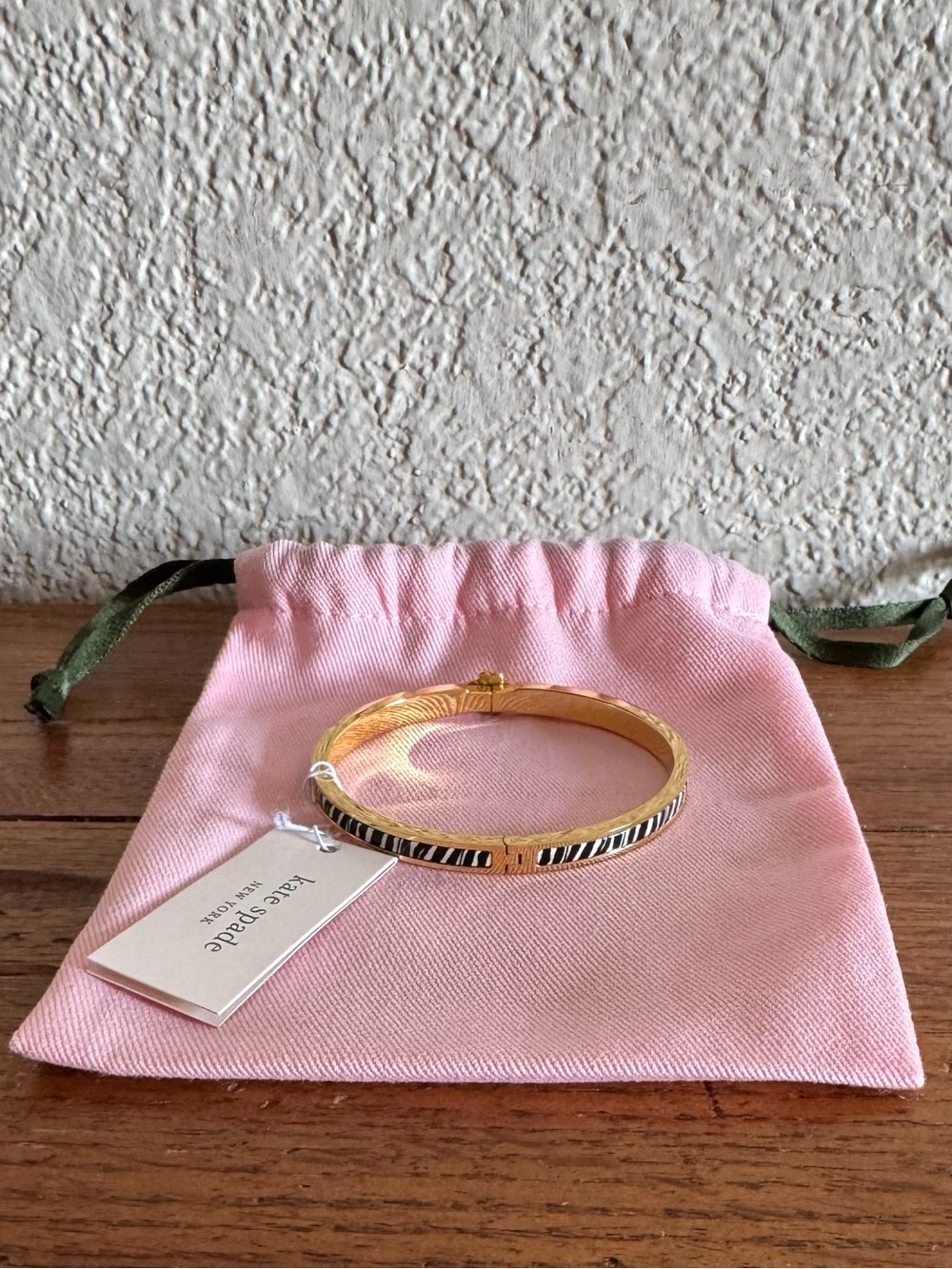 NEW w/Tags Kate Spade New York Gold Zebra Print Bangle Bracelet W/Pink Pouch - Picture 4 of 11